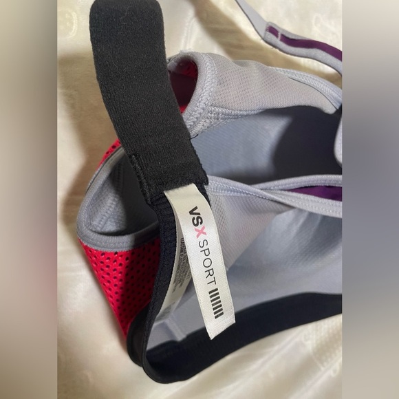 🍂 Red and Gray Victoria Sport by  Victoria's Secret Sports Bras EUC - Picture 2 of 7